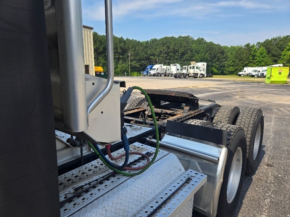 Sleeper Tractor-Heavy Duty Tractors-Freightliner-2019-Cascadia 12564ST-Villa Rica-GA-566,890\n\t\tmiles-$ 48,250 - Image 22