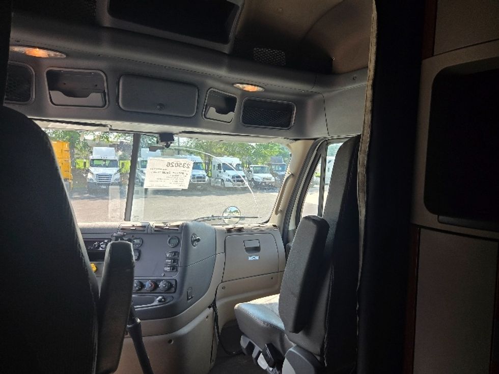 Sleeper Tractor-Heavy Duty Tractors-Freightliner-2019-Cascadia 12564ST-Villa Rica-GA-566,890\n\t\tmiles-$ 48,250 - Image 25