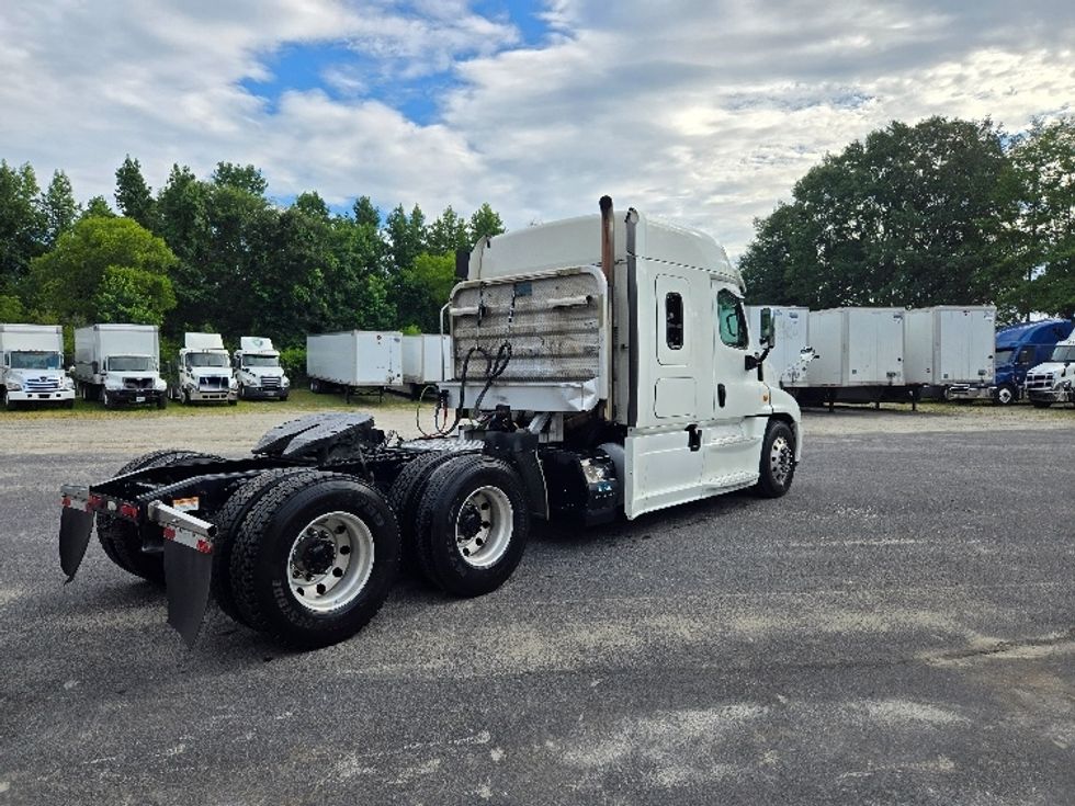 Sleeper Tractor-Heavy Duty Tractors-Freightliner-2019-Cascadia 12564ST-Villa Rica-GA-566,890\n\t\tmiles-$ 48,250 - Image 7