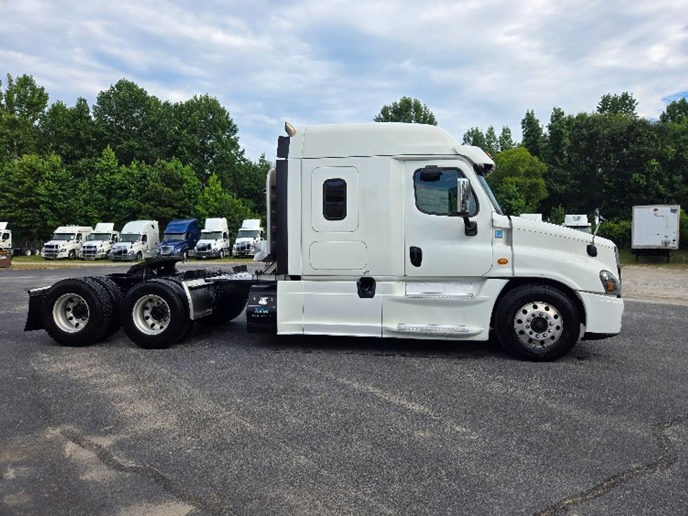 Sleeper Tractor-Heavy Duty Tractors-Freightliner-2019-Cascadia 12564ST-Villa Rica-GA-566,890\n\t\tmiles-$ 48,250 - Image 8