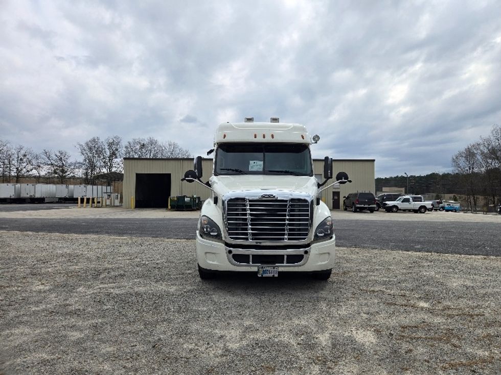 Sleeper Tractor-Heavy Duty Tractors-Freightliner-2019-Cascadia 12564ST-Villa Rica-GA-589,632\n\t\tmiles-$ 40,250 - Image 1
