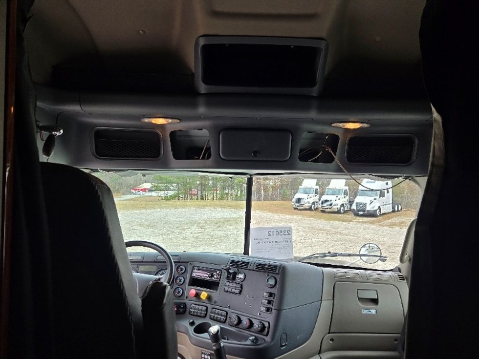 Sleeper Tractor-Heavy Duty Tractors-Freightliner-2019-Cascadia 12564ST-Villa Rica-GA-589,632\n\t\tmiles-$ 40,250 - Image 11