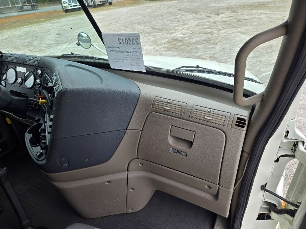 Sleeper Tractor-Heavy Duty Tractors-Freightliner-2019-Cascadia 12564ST-Villa Rica-GA-589,632\n\t\tmiles-$ 40,250 - Image 13