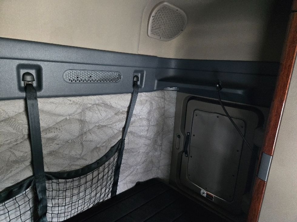 Sleeper Tractor-Heavy Duty Tractors-Freightliner-2019-Cascadia 12564ST-Villa Rica-GA-589,632\n\t\tmiles-$ 40,250 - Image 16