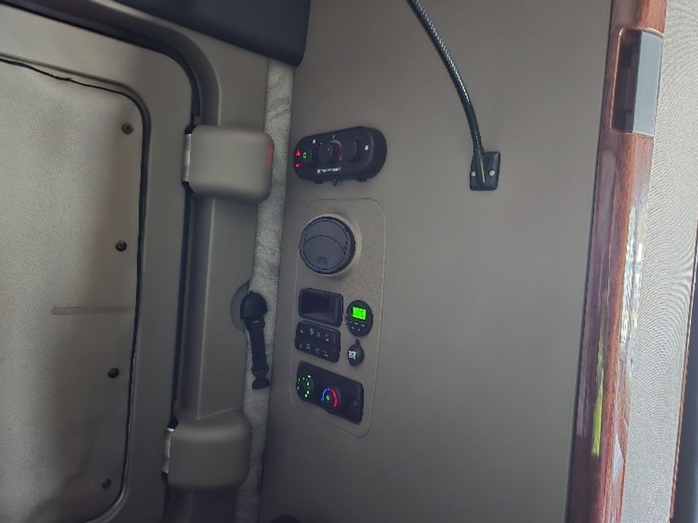 Sleeper Tractor-Heavy Duty Tractors-Freightliner-2019-Cascadia 12564ST-Villa Rica-GA-589,632\n\t\tmiles-$ 40,250 - Image 18