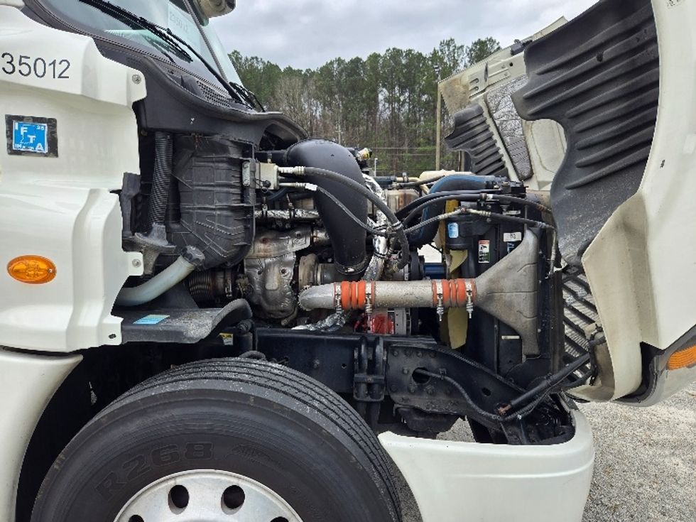 Sleeper Tractor-Heavy Duty Tractors-Freightliner-2019-Cascadia 12564ST-Villa Rica-GA-589,632\n\t\tmiles-$ 40,250 - Image 19