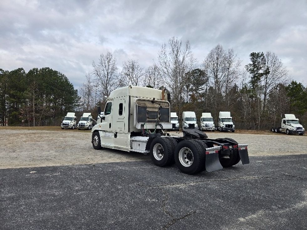 Sleeper Tractor-Heavy Duty Tractors-Freightliner-2019-Cascadia 12564ST-Villa Rica-GA-589,632\n\t\tmiles-$ 40,250 - Image 4