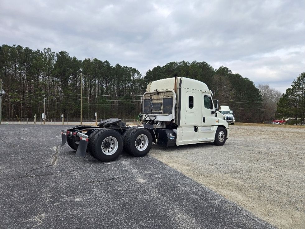 Sleeper Tractor-Heavy Duty Tractors-Freightliner-2019-Cascadia 12564ST-Villa Rica-GA-589,632\n\t\tmiles-$ 40,250 - Image 6