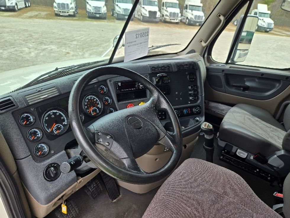 Sleeper Tractor-Heavy Duty Tractors-Freightliner-2019-Cascadia 12564ST-Villa Rica-GA-589,632\n\t\tmiles-$ 40,250 - Image 9