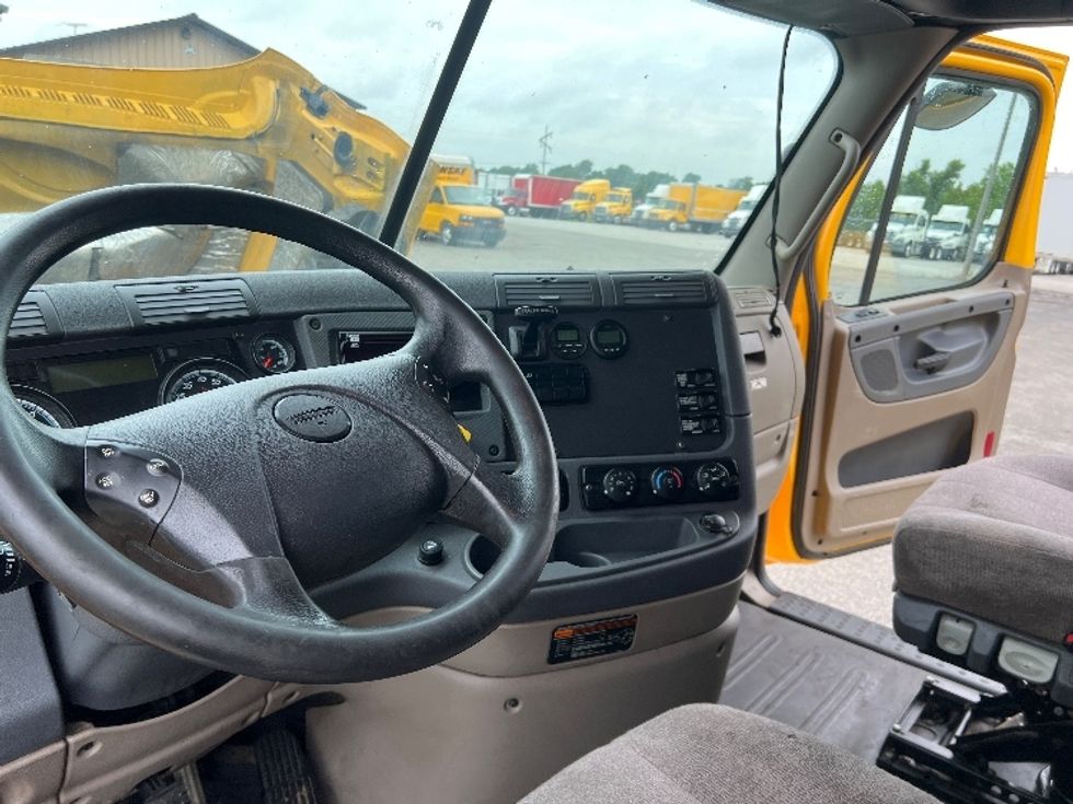 Sleeper Tractor-Heavy Duty Tractors-Freightliner-2019-Cascadia 12564ST-Wabash-IN-760,226\n\t\tmiles-$ 31,500 - Image 10