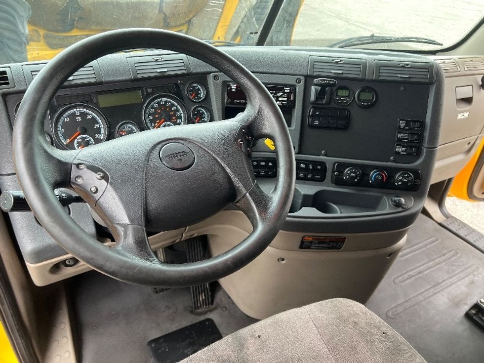 Sleeper Tractor-Heavy Duty Tractors-Freightliner-2019-Cascadia 12564ST-Wabash-IN-760,226\n\t\tmiles-$ 31,500 - Image 11