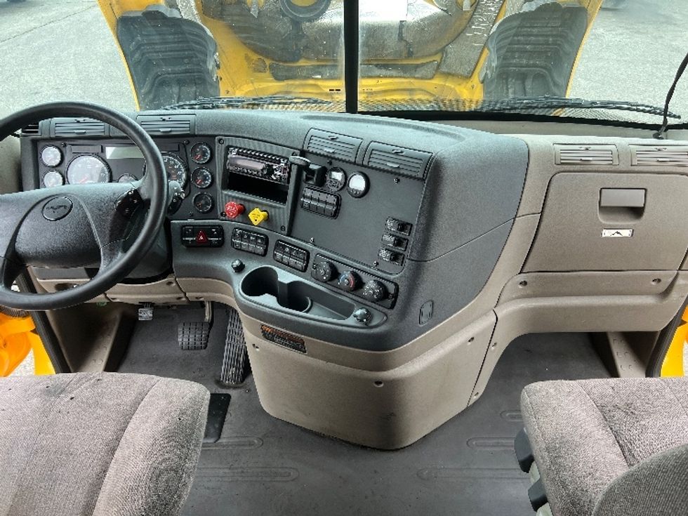 Sleeper Tractor-Heavy Duty Tractors-Freightliner-2019-Cascadia 12564ST-Wabash-IN-760,226\n\t\tmiles-$ 31,500 - Image 12