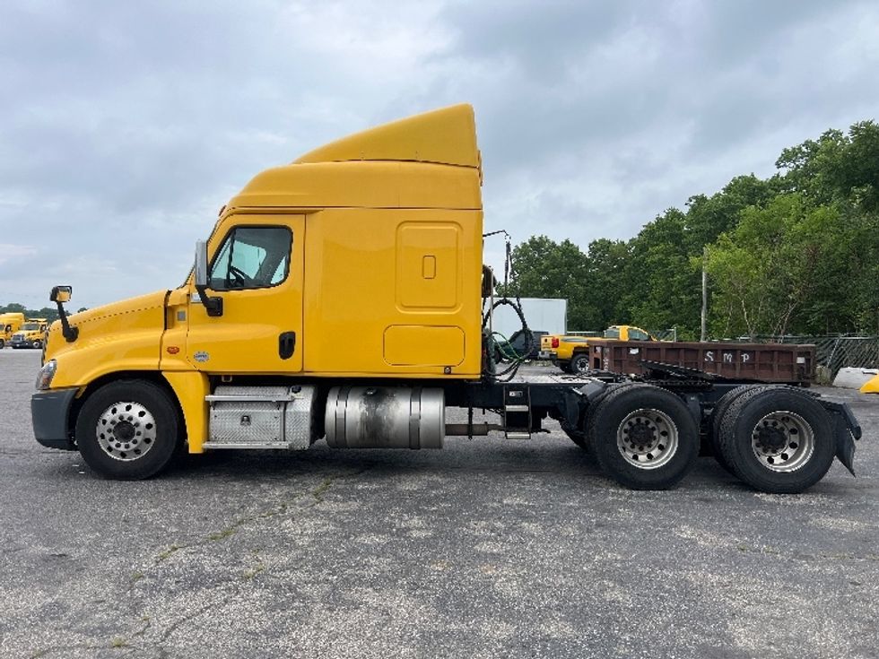 Sleeper Tractor-Heavy Duty Tractors-Freightliner-2019-Cascadia 12564ST-Wabash-IN-760,226\n\t\tmiles-$ 31,500 - Image 4
