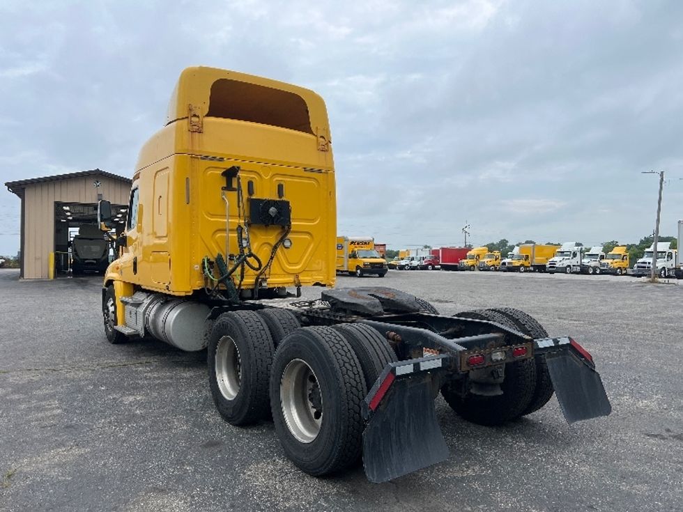 Sleeper Tractor-Heavy Duty Tractors-Freightliner-2019-Cascadia 12564ST-Wabash-IN-760,226\n\t\tmiles-$ 31,500 - Image 5