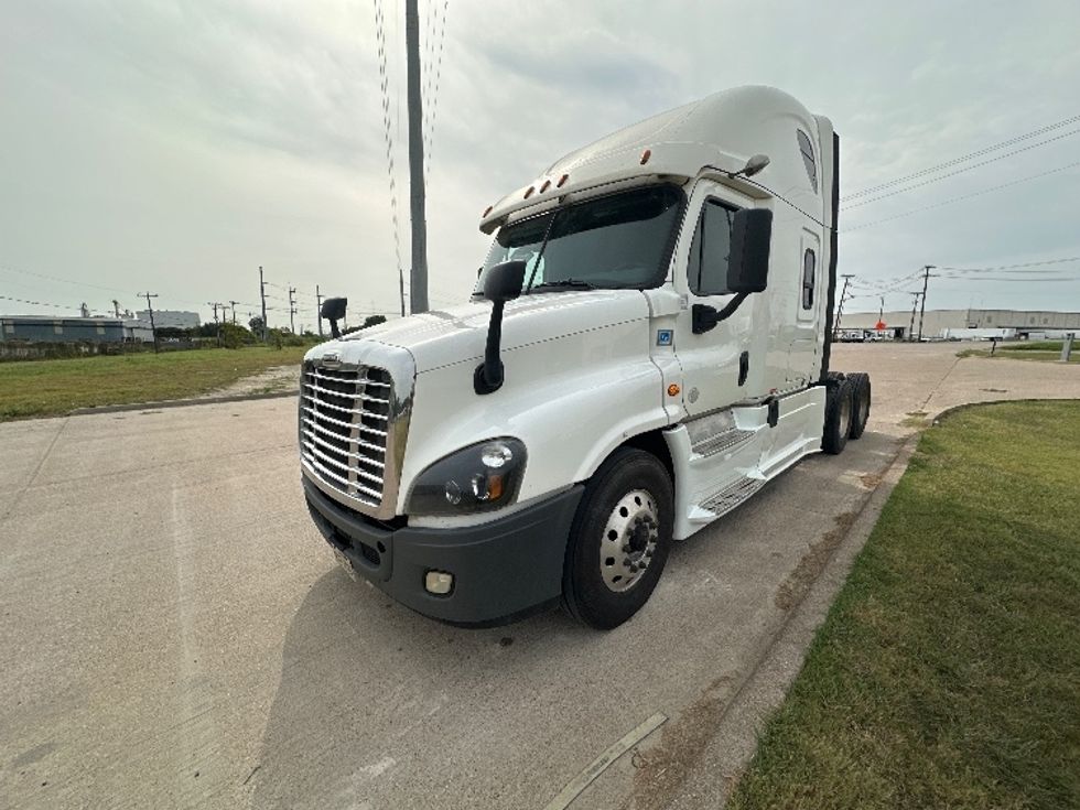 Sleeper Tractor-Heavy Duty Tractors-Freightliner-2019-Cascadia 12564ST-Waxahachie-TX-562,838\n\t\tmiles-$ 52,500 - Image 1