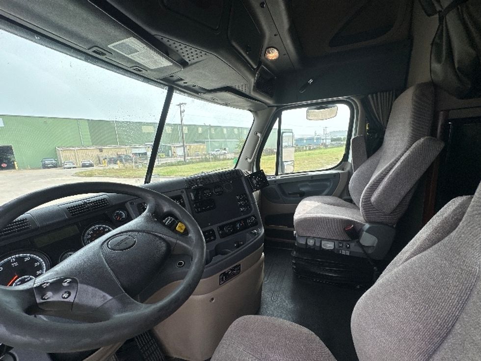 Sleeper Tractor-Heavy Duty Tractors-Freightliner-2019-Cascadia 12564ST-Waxahachie-TX-562,838\n\t\tmiles-$ 52,500 - Image 10