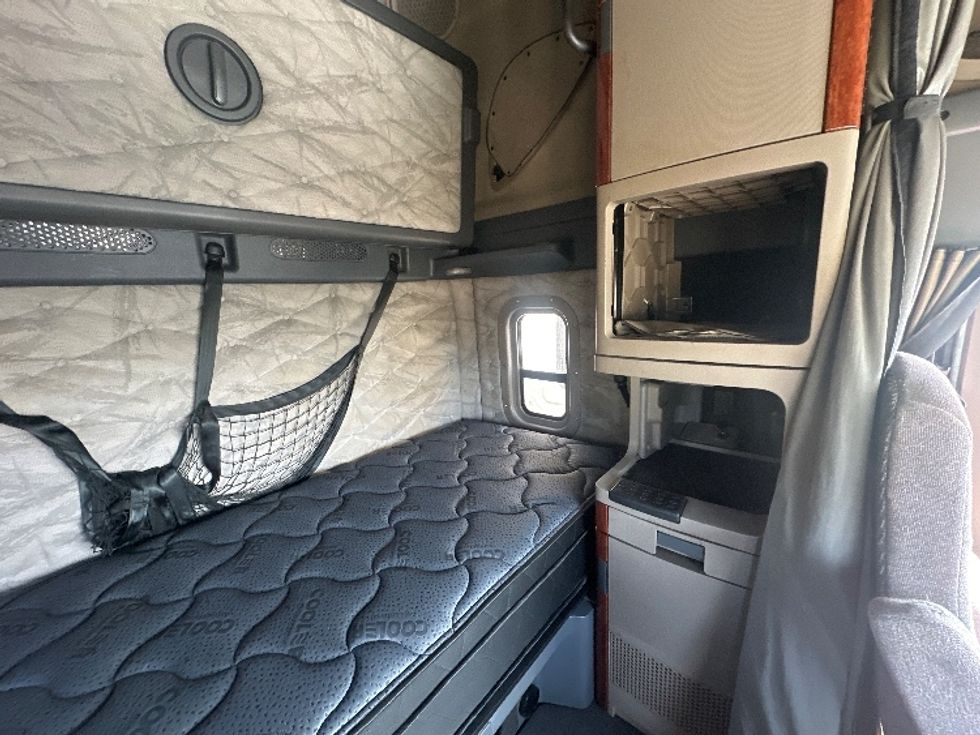 Sleeper Tractor-Heavy Duty Tractors-Freightliner-2019-Cascadia 12564ST-Waxahachie-TX-562,838\n\t\tmiles-$ 52,500 - Image 18