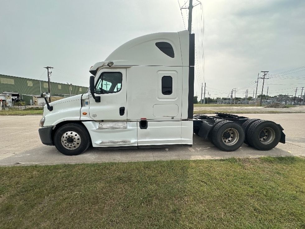 Sleeper Tractor-Heavy Duty Tractors-Freightliner-2019-Cascadia 12564ST-Waxahachie-TX-562,838\n\t\tmiles-$ 52,500 - Image 4