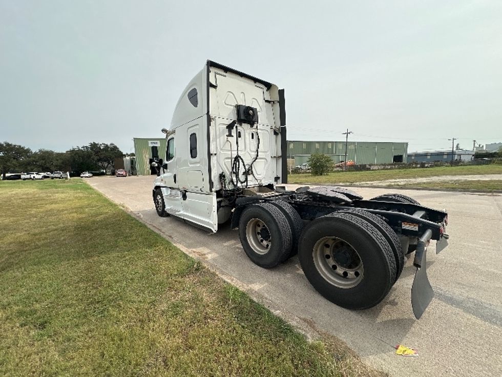 Sleeper Tractor-Heavy Duty Tractors-Freightliner-2019-Cascadia 12564ST-Waxahachie-TX-562,838\n\t\tmiles-$ 52,500 - Image 5