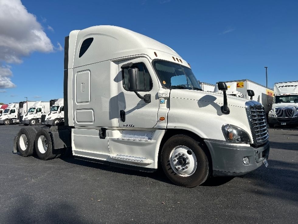 Sleeper Tractor-Heavy Duty Tractors-Freightliner-2019-Cascadia 12564ST-West Sacramento-CA-417,342\n\t\tmiles-$ 62,000 - Image 1