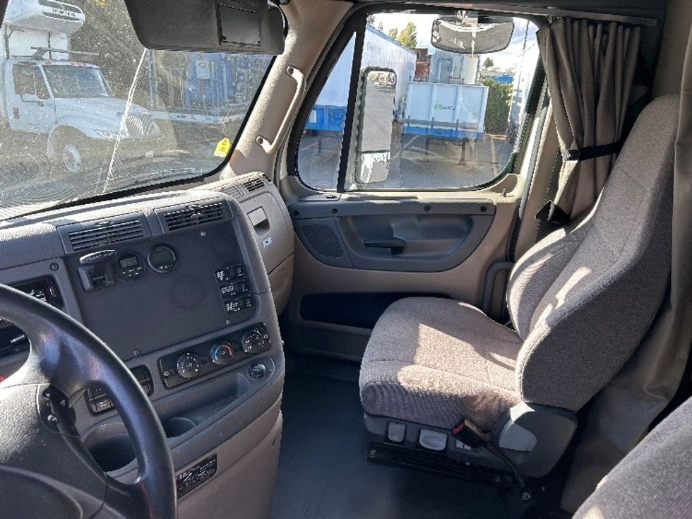 Sleeper Tractor-Heavy Duty Tractors-Freightliner-2019-Cascadia 12564ST-West Sacramento-CA-417,342\n\t\tmiles-$ 62,000 - Image 10