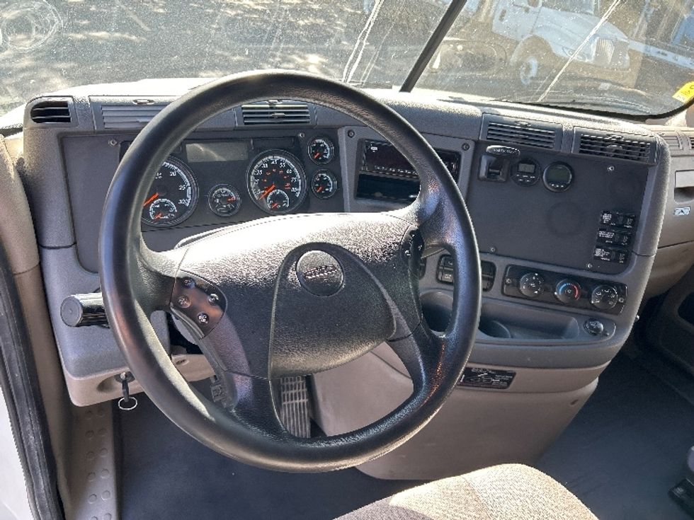 Sleeper Tractor-Heavy Duty Tractors-Freightliner-2019-Cascadia 12564ST-West Sacramento-CA-417,342\n\t\tmiles-$ 62,000 - Image 11