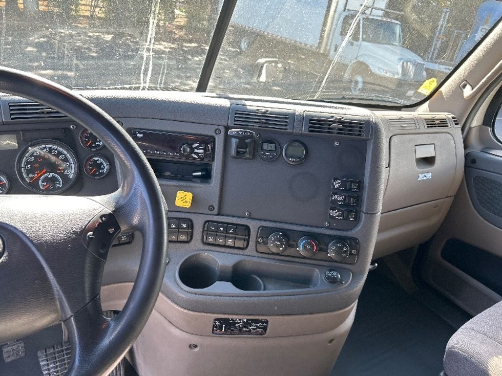 Sleeper Tractor-Heavy Duty Tractors-Freightliner-2019-Cascadia 12564ST-West Sacramento-CA-417,342\n\t\tmiles-$ 62,000 - Image 12