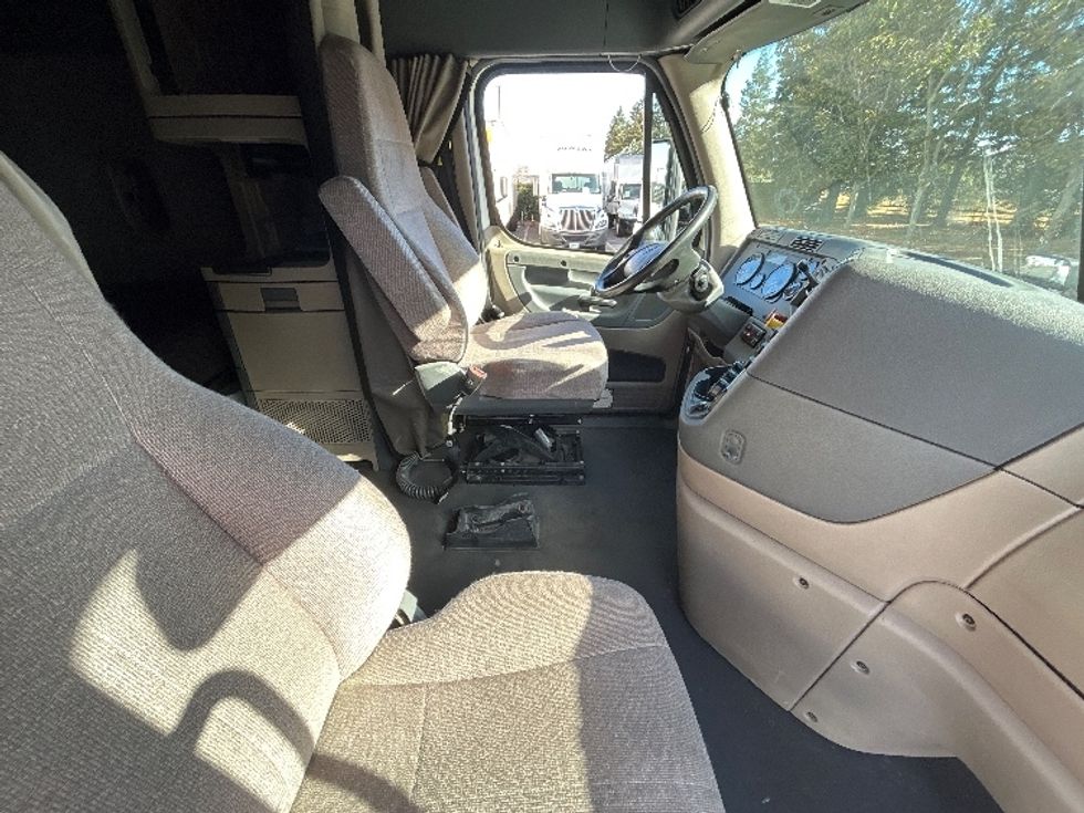 Sleeper Tractor-Heavy Duty Tractors-Freightliner-2019-Cascadia 12564ST-West Sacramento-CA-417,342\n\t\tmiles-$ 62,000 - Image 15