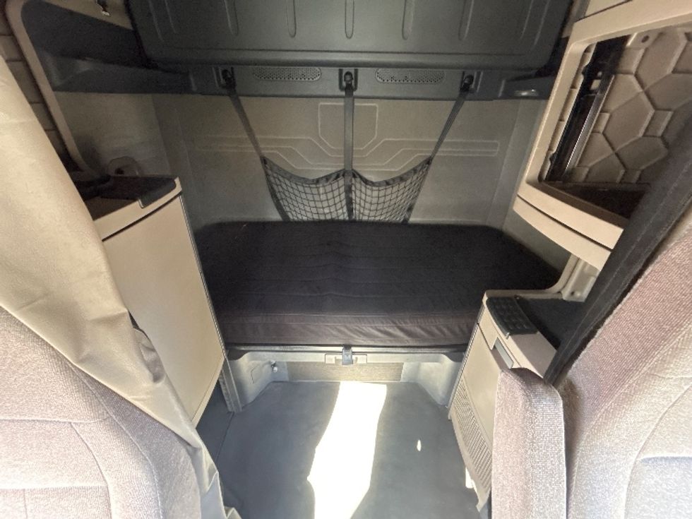 Sleeper Tractor-Heavy Duty Tractors-Freightliner-2019-Cascadia 12564ST-West Sacramento-CA-417,342\n\t\tmiles-$ 62,000 - Image 16