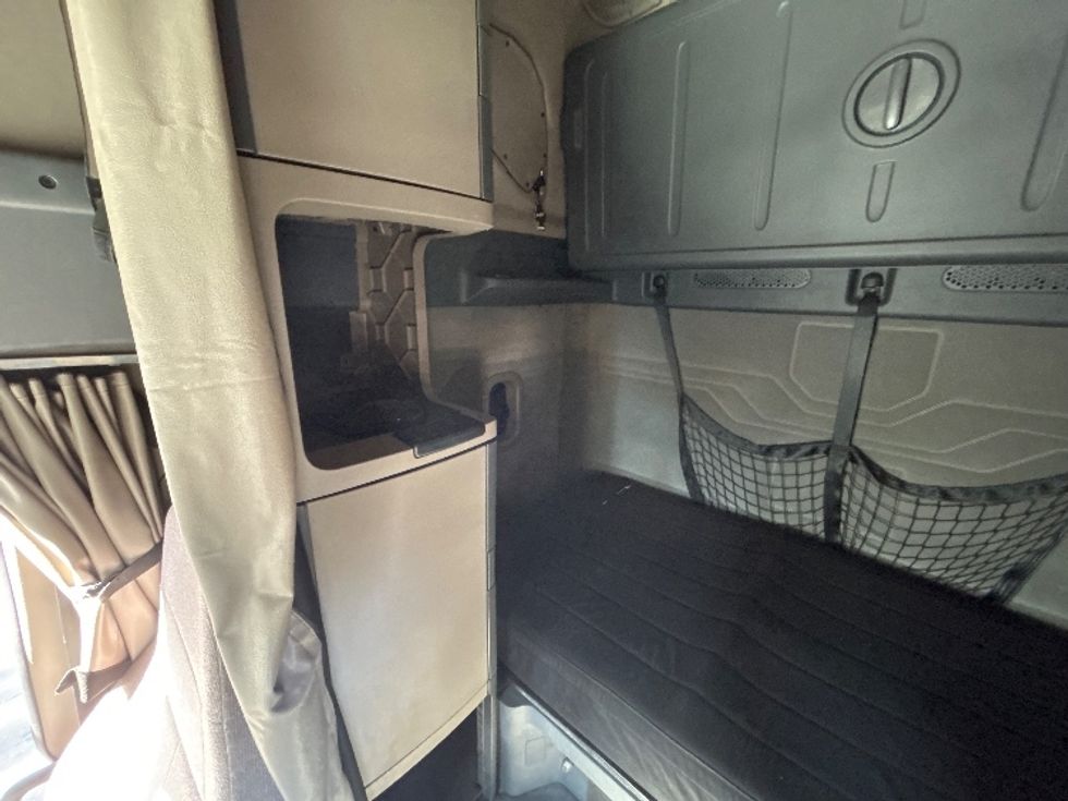 Sleeper Tractor-Heavy Duty Tractors-Freightliner-2019-Cascadia 12564ST-West Sacramento-CA-417,342\n\t\tmiles-$ 62,000 - Image 19