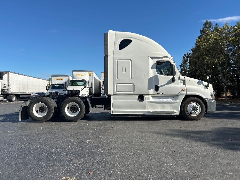 Sleeper Tractor-Heavy Duty Tractors-Freightliner-2019-Cascadia 12564ST-West Sacramento-CA-417,342\n\t\tmiles-$ 62,000 - Image 8