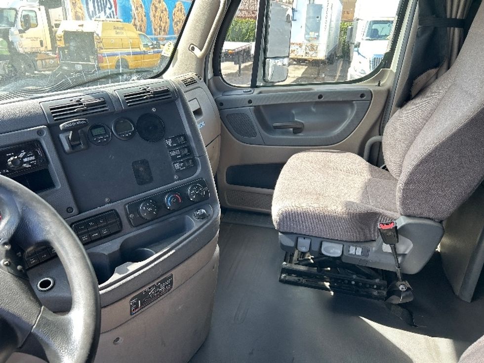 Sleeper Tractor-Heavy Duty Tractors-Freightliner-2019-Cascadia 12564ST-West Sacramento-CA-512,823\n\t\tmiles-$ 56,250 - Image 10