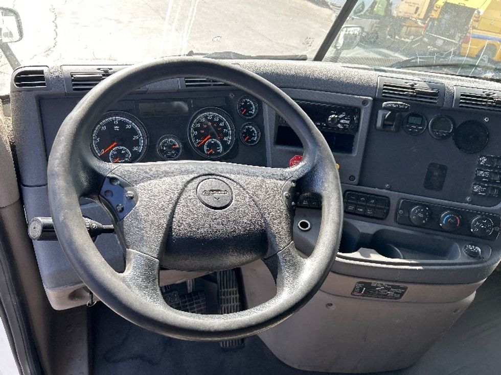 Sleeper Tractor-Heavy Duty Tractors-Freightliner-2019-Cascadia 12564ST-West Sacramento-CA-512,823\n\t\tmiles-$ 56,250 - Image 11