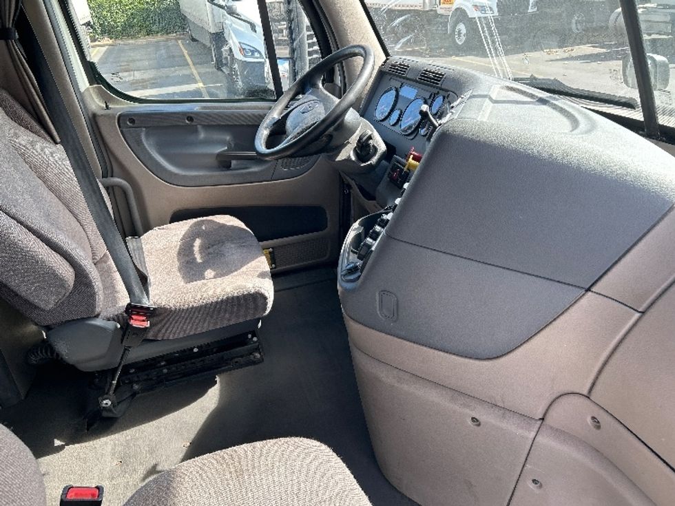 Sleeper Tractor-Heavy Duty Tractors-Freightliner-2019-Cascadia 12564ST-West Sacramento-CA-512,823\n\t\tmiles-$ 56,250 - Image 15