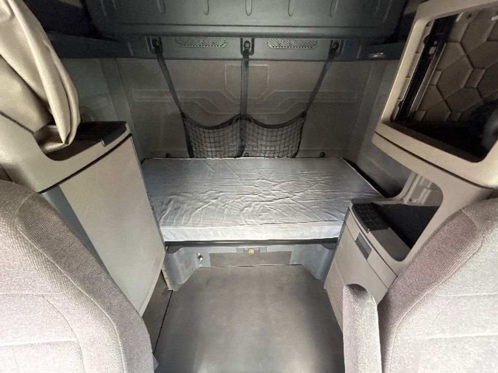 Sleeper Tractor-Heavy Duty Tractors-Freightliner-2019-Cascadia 12564ST-West Sacramento-CA-512,823\n\t\tmiles-$ 56,250 - Image 16