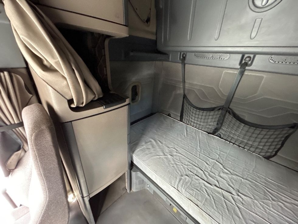 Sleeper Tractor-Heavy Duty Tractors-Freightliner-2019-Cascadia 12564ST-West Sacramento-CA-512,823\n\t\tmiles-$ 56,250 - Image 18