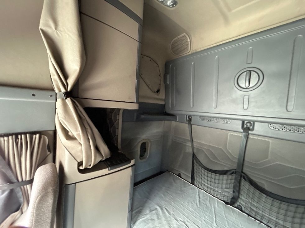 Sleeper Tractor-Heavy Duty Tractors-Freightliner-2019-Cascadia 12564ST-West Sacramento-CA-512,823\n\t\tmiles-$ 56,250 - Image 19