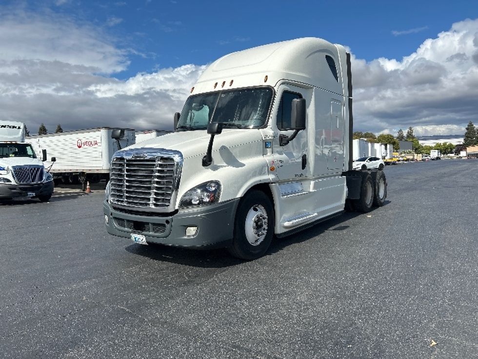 Sleeper Tractor-Heavy Duty Tractors-Freightliner-2019-Cascadia 12564ST-West Sacramento-CA-512,823\n\t\tmiles-$ 56,250 - Image 3