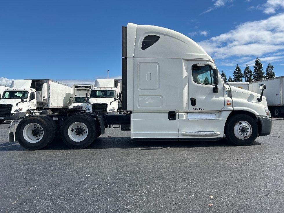 Sleeper Tractor-Heavy Duty Tractors-Freightliner-2019-Cascadia 12564ST-West Sacramento-CA-512,823\n\t\tmiles-$ 56,250 - Image 8