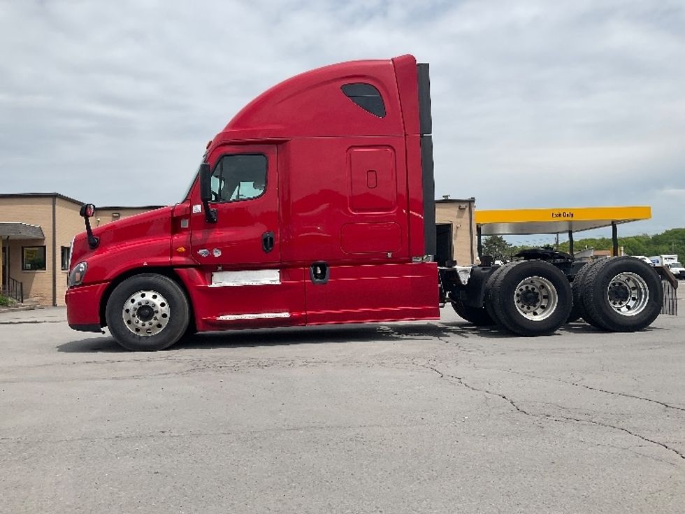 2019 Freightliner Cascadia 12564ST Sleeper Tractor