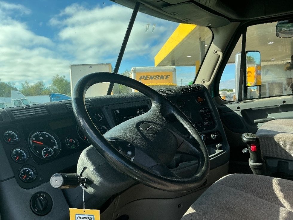 Sleeper Tractor-Heavy Duty Tractors-Freightliner-2019-Cascadia 12584ST-Coburg-OR-388,414\n\t\tmiles-$ 72,750 - Image 10