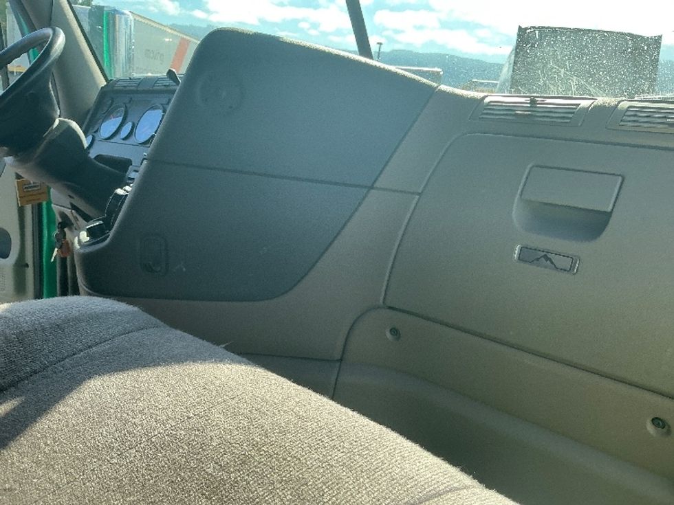 Sleeper Tractor-Heavy Duty Tractors-Freightliner-2019-Cascadia 12584ST-Coburg-OR-388,414\n\t\tmiles-$ 72,750 - Image 15