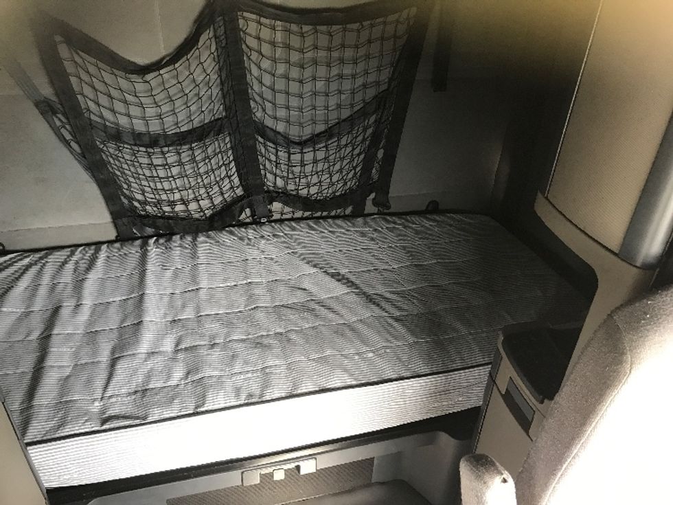 Sleeper Tractor-Heavy Duty Tractors-Freightliner-2019-Cascadia 12584ST-Coburg-OR-388,414\n\t\tmiles-$ 72,750 - Image 17