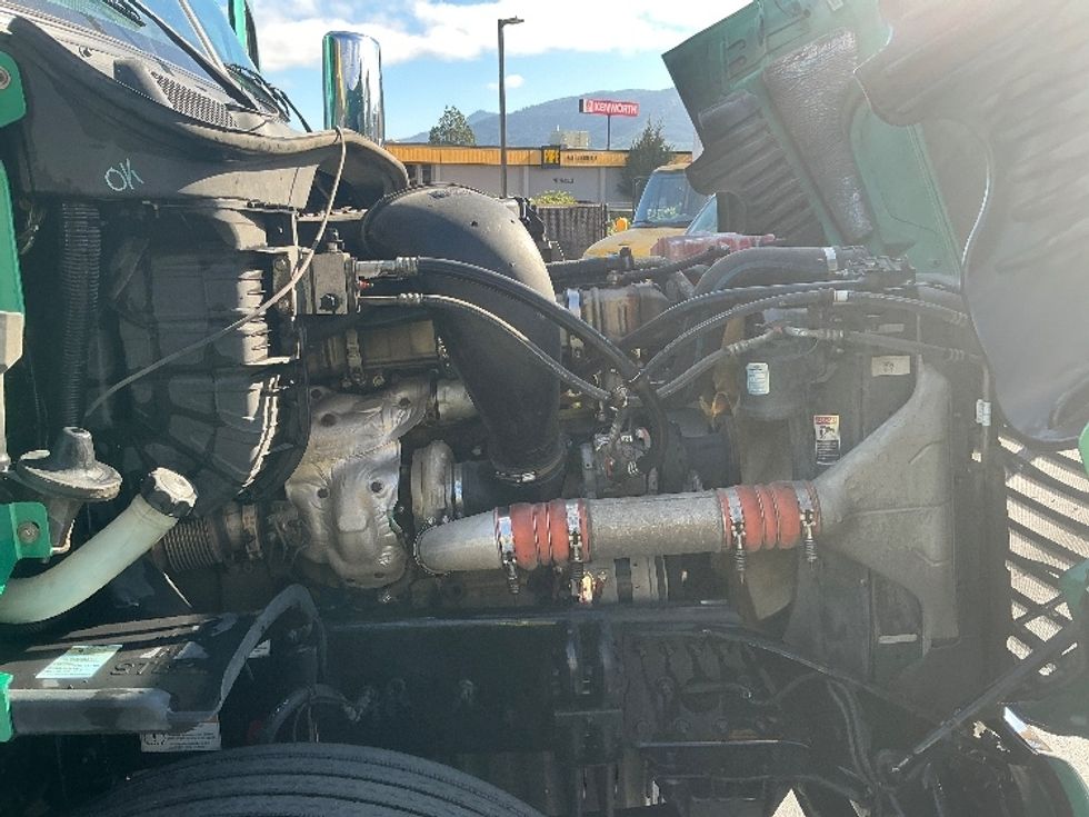 Sleeper Tractor-Heavy Duty Tractors-Freightliner-2019-Cascadia 12584ST-Coburg-OR-388,414\n\t\tmiles-$ 72,750 - Image 19