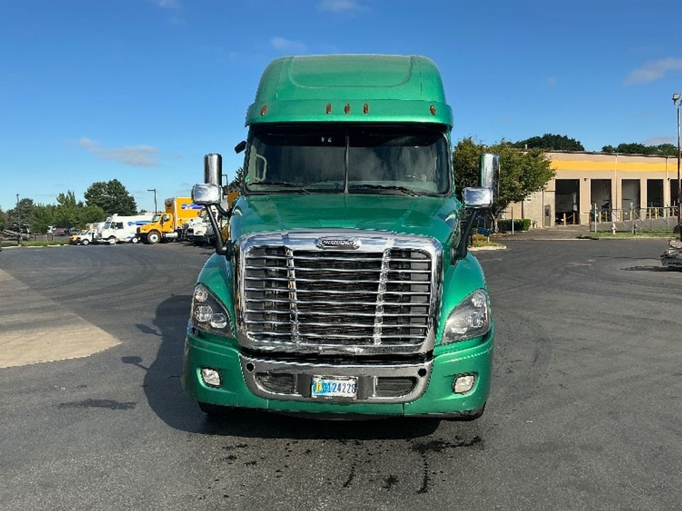 Sleeper Tractor-Heavy Duty Tractors-Freightliner-2019-Cascadia 12584ST-Coburg-OR-388,414\n\t\tmiles-$ 72,750 - Image 2