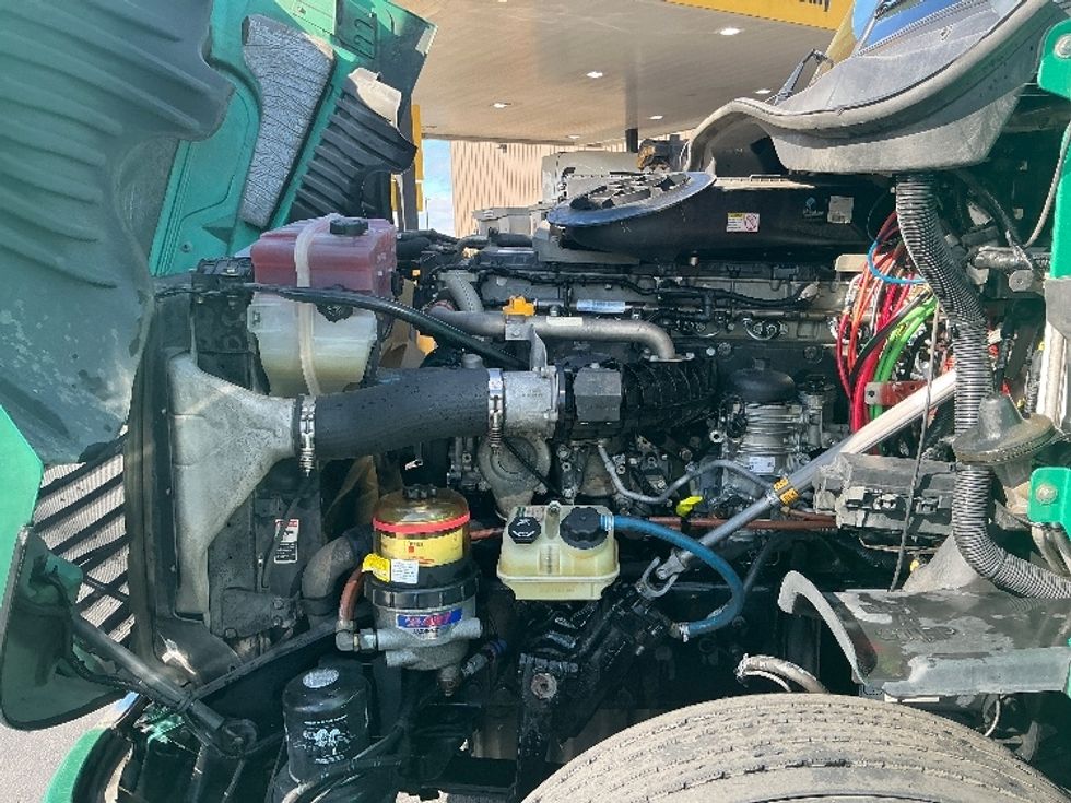 Sleeper Tractor-Heavy Duty Tractors-Freightliner-2019-Cascadia 12584ST-Coburg-OR-388,414\n\t\tmiles-$ 72,750 - Image 20