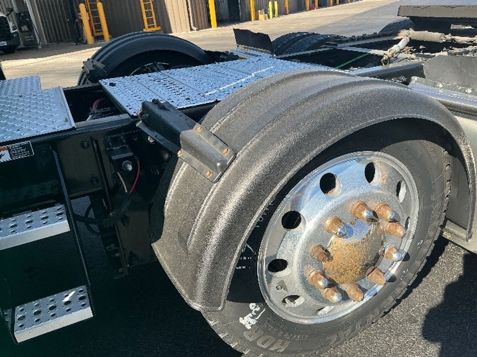 Sleeper Tractor-Heavy Duty Tractors-Freightliner-2019-Cascadia 12584ST-Coburg-OR-388,414\n\t\tmiles-$ 72,750 - Image 21