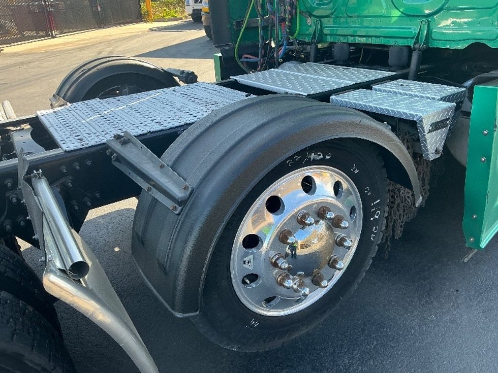 Sleeper Tractor-Heavy Duty Tractors-Freightliner-2019-Cascadia 12584ST-Coburg-OR-388,414\n\t\tmiles-$ 72,750 - Image 22