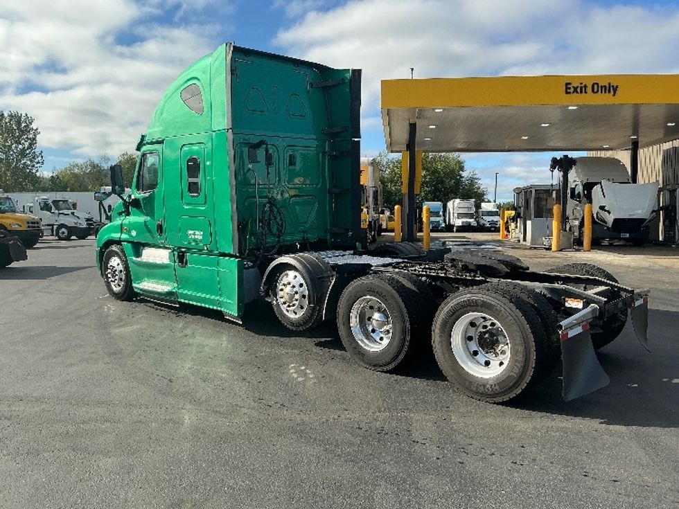 Sleeper Tractor-Heavy Duty Tractors-Freightliner-2019-Cascadia 12584ST-Coburg-OR-388,414\n\t\tmiles-$ 72,750 - Image 5