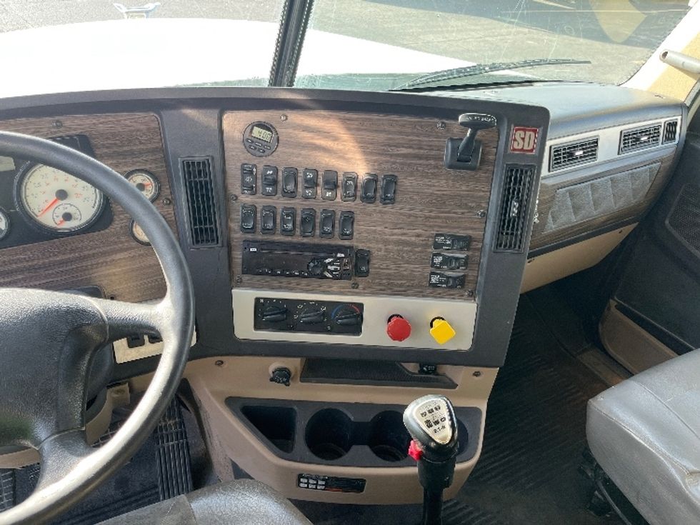 Sleeper Tractor-Heavy Duty Tractors-Freightliner-2019-D12264SD-El Paso-TX-505,444\n\t\tmiles-$ 65,750 - Image 12